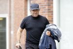 Alkmaar 15 augustus 2020
Marco Borsato arriveert bij zijn nieuwe appartement met kleding die hij bij zijn moeder heeft opgehaald. Hij heeft de afgelopen nacht voor het eerst in zijn nieuwe huis/appartement geslapen