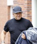 Alkmaar 15 augustus 2020
Marco Borsato arriveert bij zijn nieuwe appartement met kleding die hij bij zijn moeder heeft opgehaald. Hij heeft de afgelopen nacht voor het eerst in zijn nieuwe huis/appartement geslapen