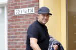 Alkmaar 15 augustus 2020
Marco Borsato arriveert bij zijn nieuwe appartement met kleding die hij bij zijn moeder heeft opgehaald. Hij heeft de afgelopen nacht voor het eerst in zijn nieuwe huis/appartement geslapen