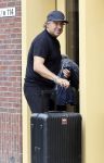 Alkmaar 15 augustus 2020
Marco Borsato arriveert bij zijn nieuwe appartement met kleding die hij bij zijn moeder heeft opgehaald. Hij heeft de afgelopen nacht voor het eerst in zijn nieuwe huis/appartement geslapen
