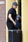 Alkmaar 15 augustus 2020
Marco Borsato arriveert bij zijn nieuwe appartement met kleding die hij bij zijn moeder heeft opgehaald. Hij heeft de afgelopen nacht voor het eerst in zijn nieuwe huis/appartement geslapen