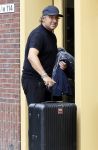 Alkmaar 15 augustus 2020
Marco Borsato arriveert bij zijn nieuwe appartement met kleding die hij bij zijn moeder heeft opgehaald. Hij heeft de afgelopen nacht voor het eerst in zijn nieuwe huis/appartement geslapen