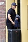 Alkmaar 15 augustus 2020
Marco Borsato arriveert bij zijn nieuwe appartement met kleding die hij bij zijn moeder heeft opgehaald. Hij heeft de afgelopen nacht voor het eerst in zijn nieuwe huis/appartement geslapen