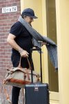 Alkmaar 15 augustus 2020
Marco Borsato arriveert bij zijn nieuwe appartement met kleding die hij bij zijn moeder heeft opgehaald. Hij heeft de afgelopen nacht voor het eerst in zijn nieuwe huis/appartement geslapen