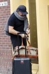 Alkmaar 15 augustus 2020
Marco Borsato arriveert bij zijn nieuwe appartement met kleding die hij bij zijn moeder heeft opgehaald. Hij heeft de afgelopen nacht voor het eerst in zijn nieuwe huis/appartement geslapen