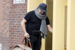 Alkmaar 15 augustus 2020
Marco Borsato arriveert bij zijn nieuwe appartement met kleding die hij bij zijn moeder heeft opgehaald. Hij heeft de afgelopen nacht voor het eerst in zijn nieuwe huis/appartement geslapen