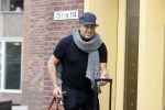 Alkmaar 15 augustus 2020
Marco Borsato arriveert bij zijn nieuwe appartement met kleding die hij bij zijn moeder heeft opgehaald. Hij heeft de afgelopen nacht voor het eerst in zijn nieuwe huis/appartement geslapen