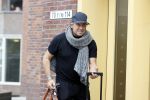 Alkmaar 15 augustus 2020
Marco Borsato arriveert bij zijn nieuwe appartement met kleding die hij bij zijn moeder heeft opgehaald. Hij heeft de afgelopen nacht voor het eerst in zijn nieuwe huis/appartement geslapen