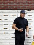 Alkmaar 15 augustus 2020
Marco Borsato arriveert bij zijn nieuwe appartement met kleding die hij bij zijn moeder heeft opgehaald. Hij heeft de afgelopen nacht voor het eerst in zijn nieuwe huis/appartement geslapen