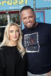 Capelle aan de Ijssel 30 oktober 2018
Michael v d Plas , zijn vriendin Naomi Dijkstra  en Manager Jake Hampel shoppen bij de monster voordeel winkel  voor ieder kind verdient de sint .