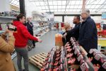 Capelle aan de Ijssel 30 oktober 2018
Michael v d Plas , zijn vriendin Naomi Dijkstra  en Manager Jake Hampel shoppen bij de monster voordeel winkel  voor ieder kind verdient de sint .