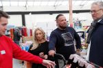 Capelle aan de Ijssel 30 oktober 2018
Michael v d Plas , zijn vriendin Naomi Dijkstra  en Manager Jake Hampel shoppen bij de monster voordeel winkel  voor ieder kind verdient de sint .