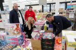 Capelle aan de Ijssel 30 oktober 2018
Michael v d Plas , zijn vriendin Naomi Dijkstra  en Manager Jake Hampel shoppen bij de monster voordeel winkel  voor ieder kind verdient de sint .