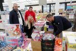 Capelle aan de Ijssel 30 oktober 2018
Michael v d Plas , zijn vriendin Naomi Dijkstra  en Manager Jake Hampel shoppen bij de monster voordeel winkel  voor ieder kind verdient de sint .