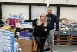 Capelle aan de Ijssel 30 oktober 2018
Michael v d Plas , zijn vriendin Naomi Dijkstra  en Manager Jake Hampel shoppen bij de monster voordeel winkel  voor ieder kind verdient de sint .