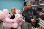 Capelle aan de Ijssel 30 oktober 2018
Michael v d Plas , zijn vriendin Naomi Dijkstra  en Manager Jake Hampel shoppen bij de monster voordeel winkel  voor ieder kind verdient de sint .