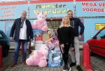 Capelle aan de Ijssel 30 oktober 2018
Michael v d Plas , zijn vriendin Naomi Dijkstra  en Manager Jake Hampel shoppen bij de monster voordeel winkel  voor ieder kind verdient de sint .