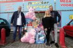 Capelle aan de Ijssel 30 oktober 2018
Michael v d Plas , zijn vriendin Naomi Dijkstra  en Manager Jake Hampel shoppen bij de monster voordeel winkel  voor ieder kind verdient de sint .