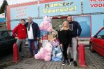 Capelle aan de Ijssel 30 oktober 2018
Michael v d Plas , zijn vriendin Naomi Dijkstra  en Manager Jake Hampel shoppen bij de monster voordeel winkel  voor ieder kind verdient de sint .