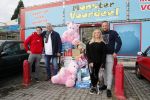 Capelle aan de Ijssel 30 oktober 2018
Michael v d Plas , zijn vriendin Naomi Dijkstra  en Manager Jake Hampel shoppen bij de monster voordeel winkel  voor ieder kind verdient de sint .