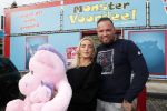 Capelle aan de Ijssel 30 oktober 2018
Michael v d Plas , zijn vriendin Naomi Dijkstra  en Manager Jake Hampel shoppen bij de monster voordeel winkel  voor ieder kind verdient de sint .