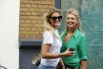 Amsterdam 18 augustus 2020
Nicolette v Dam met haar moeder op de cornelis schuytstraat