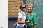 Amsterdam 18 augustus 2020
Nicolette v Dam met haar moeder op de cornelis schuytstraat