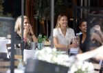 Amsterdam 19 augustus 2020
Nikkie Plessen met vriendinnen op terras bij Ferilli