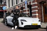 Amsterdam 4 september 2020
Robert Doornbos met zijn Porsche taycan Turbo . Deze porsche is volledig electrisch