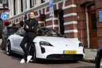 Amsterdam 4 september 2020
Robert Doornbos met zijn Porsche taycan Turbo . Deze porsche is volledig electrisch