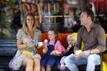 Amsterdam 18 augustus 2020
Robert Doornbos met zijn vriendin Chantal Bles en hun kinderen ijsje eten op de cornelis schuytstraat