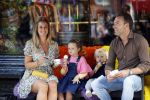 Amsterdam 18 augustus 2020
Robert Doornbos met zijn vriendin Chantal Bles en hun kinderen ijsje eten op de cornelis schuytstraat