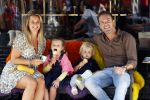 Amsterdam 18 augustus 2020
Robert Doornbos met zijn vriendin Chantal Bles en hun kinderen ijsje eten op de cornelis schuytstraat
