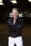 Wassenaar 15 september 2020
Rogier Smit heeft als verjaardagscadeau een rit op een paard gekregen . Het is bij manege de Friezen Hendrikse