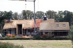 Amstelbveen 15 en 16 augustus 2020
De nieuwe villa / huis van Sven Kramer en Naomi v As in aanbouw aan de Amstel.