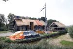 Amstelbveen 15 en 16 augustus 2020
De nieuwe villa / huis van Sven Kramer en Naomi v As in aanbouw aan de Amstel.