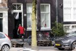 Amsterdam 17 augustus 2020
Het huis van Youp v t Hek en zijn vrouw Debbie Petter wordt verbouwd