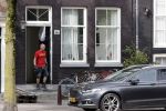 Amsterdam 17 augustus 2020
Het huis van Youp v t Hek en zijn vrouw Debbie Petter wordt verbouwd