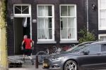 Amsterdam 17 augustus 2020
Het huis van Youp v t Hek en zijn vrouw Debbie Petter wordt verbouwd