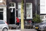Amsterdam 17 augustus 2020
Het huis van Youp van t Hek en zijn vrouw Debbie Petter wordt verbouwd