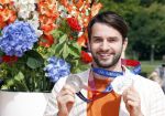 Den Haag 10 augustus 2021
De olympische sporters die een medaille hebben gewonnen op de olympische spelen van Tokyo worden geeerd door oa Mark Rutte en Minister Stef Blok. De huldiging vint plaats in het sportcentrum in het zuiderpark.
Aanwezig oa  Sifan Hassan Harrie Lavreysen  Kiran Badloe Annemiek v d Vleuten Niek Kimmann Shanne Braspennincx Abdi Nageeye Jeffrey Hoogland Gabriella Schloesser Steve Wijler Arno Kamminga Sharon v Rouwendaal Tom Dumoulin Anouk Vetter Femke Bol Nouchka Fontijn Merel Smulders Sanne v Dijke Maikel v d Vleuten Kirsten Wild Annemiek Bekkering Annette Duetz Emma Oosterwegel Marit Bouwmeester Anna v d Breggen Roy v d Berg , heren 4 roeien , dames 2 roeien, heren 4x 400m  en het nederlands dames hockeyteam .Ook chef de Mission Pieter v d Hoogenband is er natuurlijk bij .