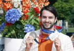 Den Haag 10 augustus 2021
De olympische sporters die een medaille hebben gewonnen op de olympische spelen van Tokyo worden geeerd door oa Mark Rutte en Minister Stef Blok. De huldiging vint plaats in het sportcentrum in het zuiderpark.
Aanwezig oa  Sifan Hassan Harrie Lavreysen  Kiran Badloe Annemiek v d Vleuten Niek Kimmann Shanne Braspennincx Abdi Nageeye Jeffrey Hoogland Gabriella Schloesser Steve Wijler Arno Kamminga Sharon v Rouwendaal Tom Dumoulin Anouk Vetter Femke Bol Nouchka Fontijn Merel Smulders Sanne v Dijke Maikel v d Vleuten Kirsten Wild Annemiek Bekkering Annette Duetz Emma Oosterwegel Marit Bouwmeester Anna v d Breggen Roy v d Berg , heren 4 roeien , dames 2 roeien, heren 4x 400m  en het nederlands dames hockeyteam .Ook chef de Mission Pieter v d Hoogenband is er natuurlijk bij .