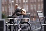 Amsterdam 13-14 en 15 augustus 2021
Art Rooijakkers op de fiets en zijn huis op de wallen