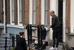 Amsterdam 29 augustus 2021
Art Rooijakkers en zijn ex Andrea Pleijte en hun dochters bij het huis van Art . Ze zijn met een boot gaan varen door de grachten van Amsterdam.