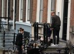 Amsterdam 29 augustus 2021
Art Rooijakkers en zijn ex Andrea Pleijte en hun dochters bij het huis van Art . Ze zijn met een boot gaan varen door de grachten van Amsterdam.
