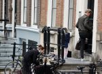 Amsterdam 29 augustus 2021
Art Rooijakkers en zijn ex Andrea Pleijte en hun dochters bij het huis van Art . Ze zijn met een boot gaan varen door de grachten van Amsterdam.