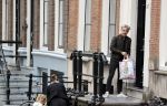 Amsterdam 29 augustus 2021
Art Rooijakkers en zijn ex Andrea Pleijte en hun dochters bij het huis van Art . Ze zijn met een boot gaan varen door de grachten van Amsterdam.