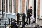 Amsterdam 29 augustus 2021
Art Rooijakkers en zijn ex Andrea Pleijte en hun dochters bij het huis van Art . Ze zijn met een boot gaan varen door de grachten van Amsterdam.