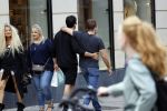 Amstetdam 25 augustus 2021
Dotan met zijn partner / vriend Grant Boone op de PC hooftstraat