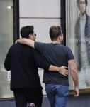 Amstetdam 25 augustus 2021
Dotan met zijn partner / vriend Grant Boone op de PC hooftstraat